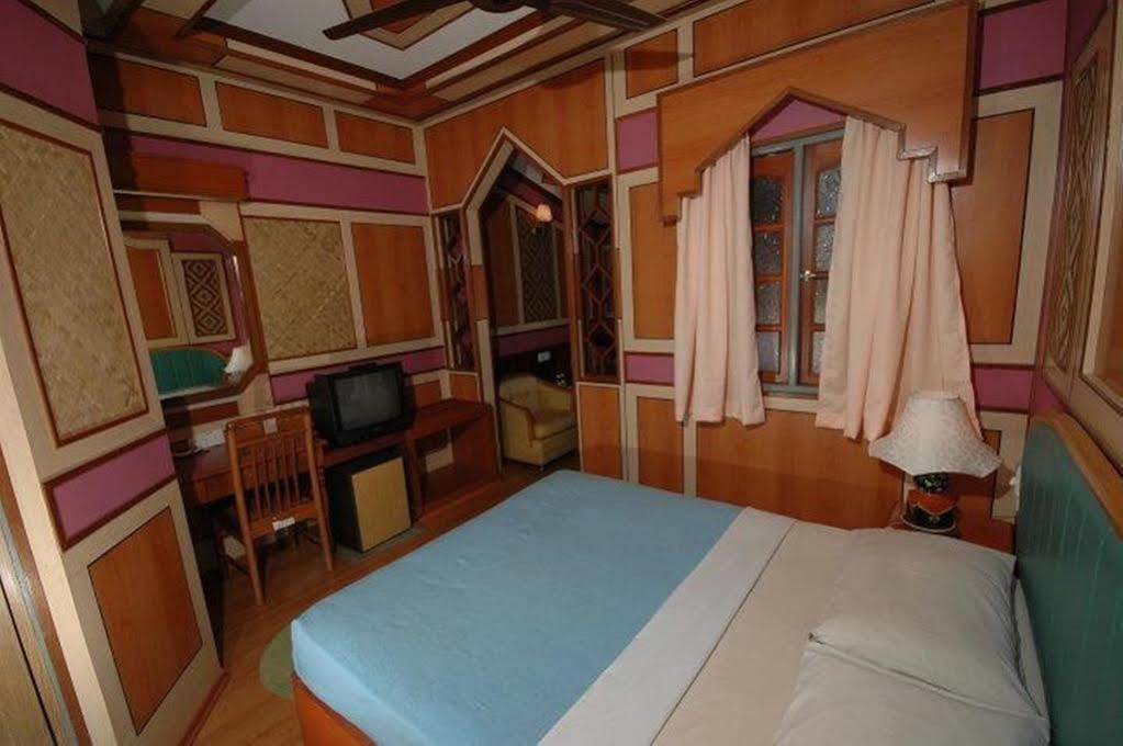 Shari La Island Resort Kampong Pasir Hantu 외부 사진