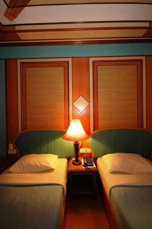 Shari La Island Resort Kampong Pasir Hantu 외부 사진